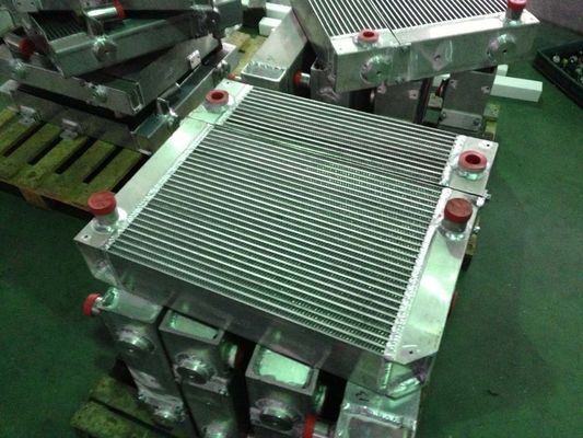 エンジンの冷却のために使用されるアルミニウム版棒熱交換器