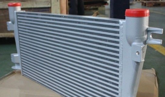 アルミニウム版およびひれの熱交換器オイルの空気クーラーの油圧装置の大型トラック